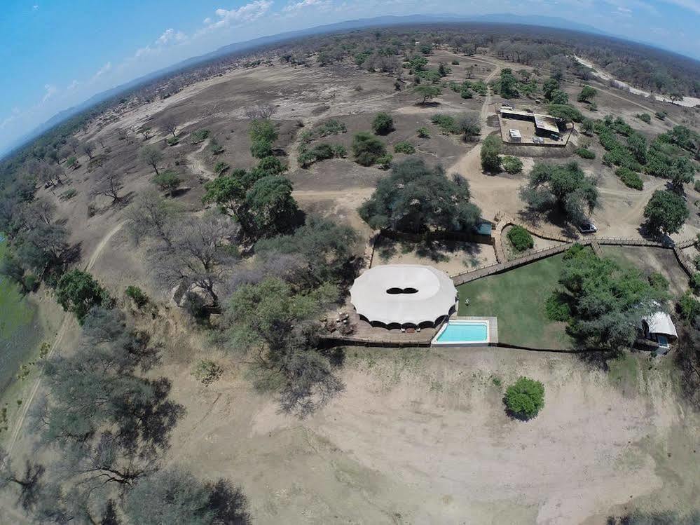 Anabezi Camp Hotell Jeki Exteriör bild